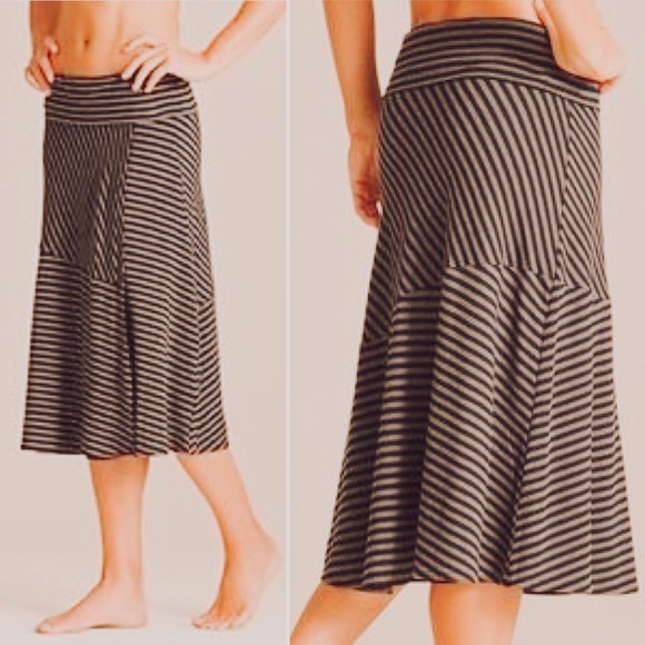 Athleta Dresses & Skirts - Athleta stripe shadow faux wrap skirt